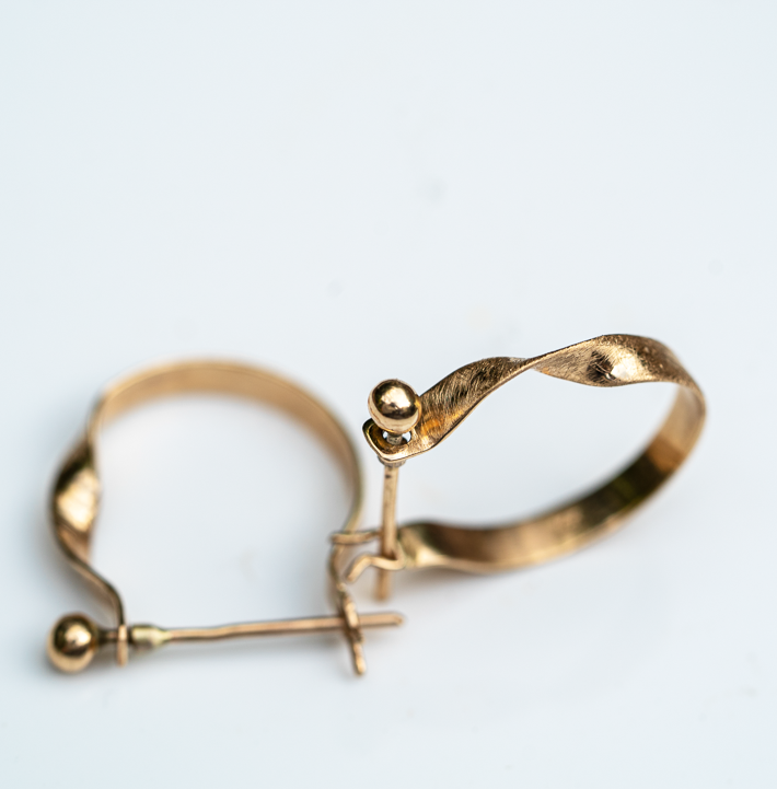 18k- Gypsy Mobius earrings