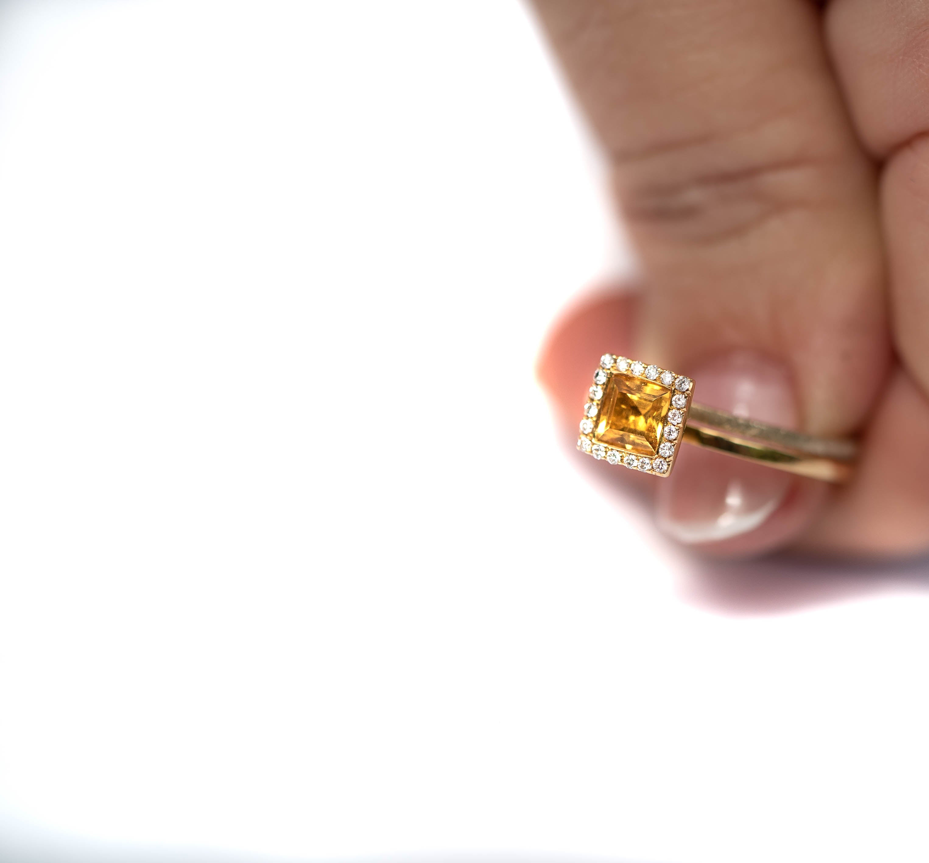 18K Yellow Gold- Square Citrine solitaire Unik Ring