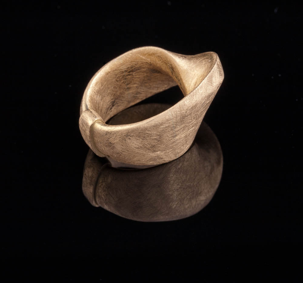 18K yellow gold - SOLID Mobius #1 statement Ring
