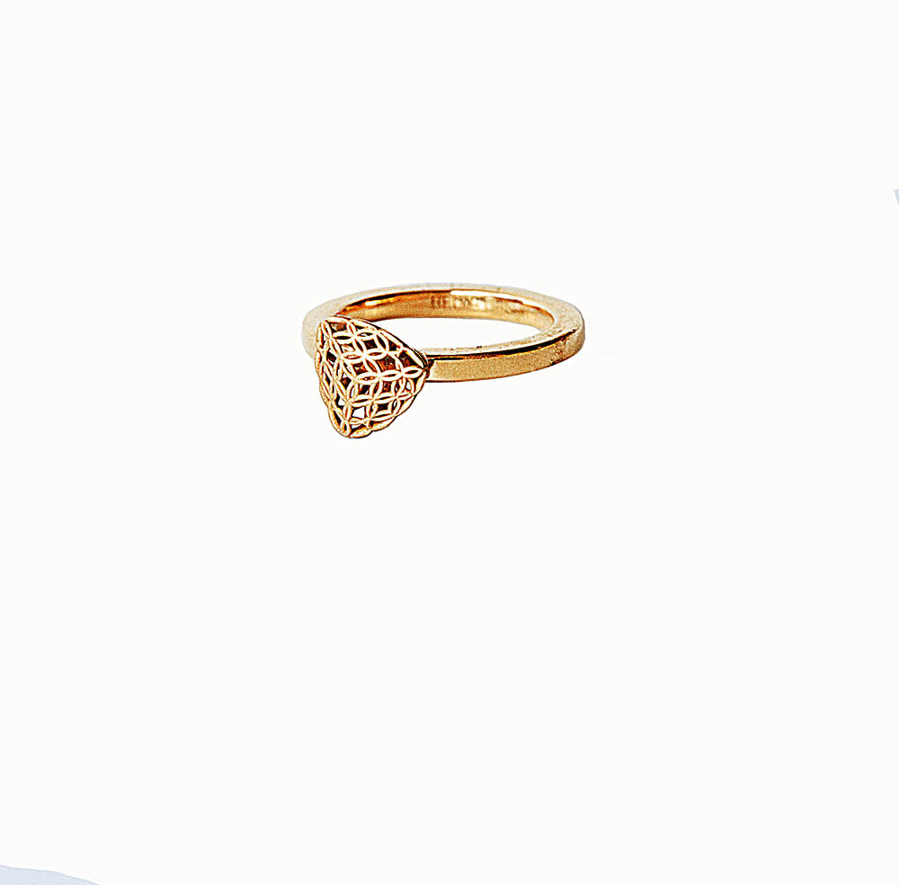 18K-  Diamond Shape TRIANGLE Ring
