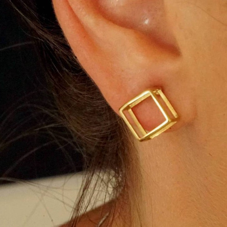 18k yellow gold - Geometric unique Stud Cube Earrings