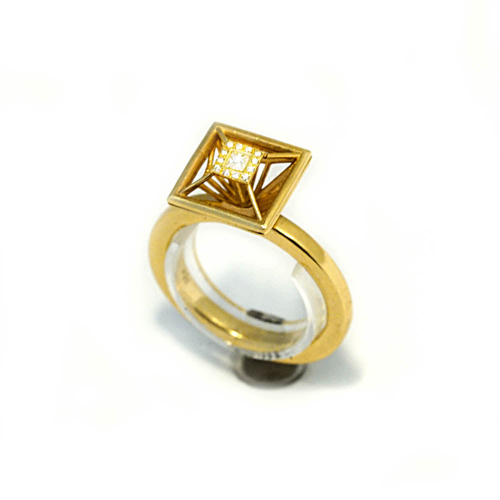 18K yellow gold - Square diamond shape , engagement Solitaire Diamond shape ring