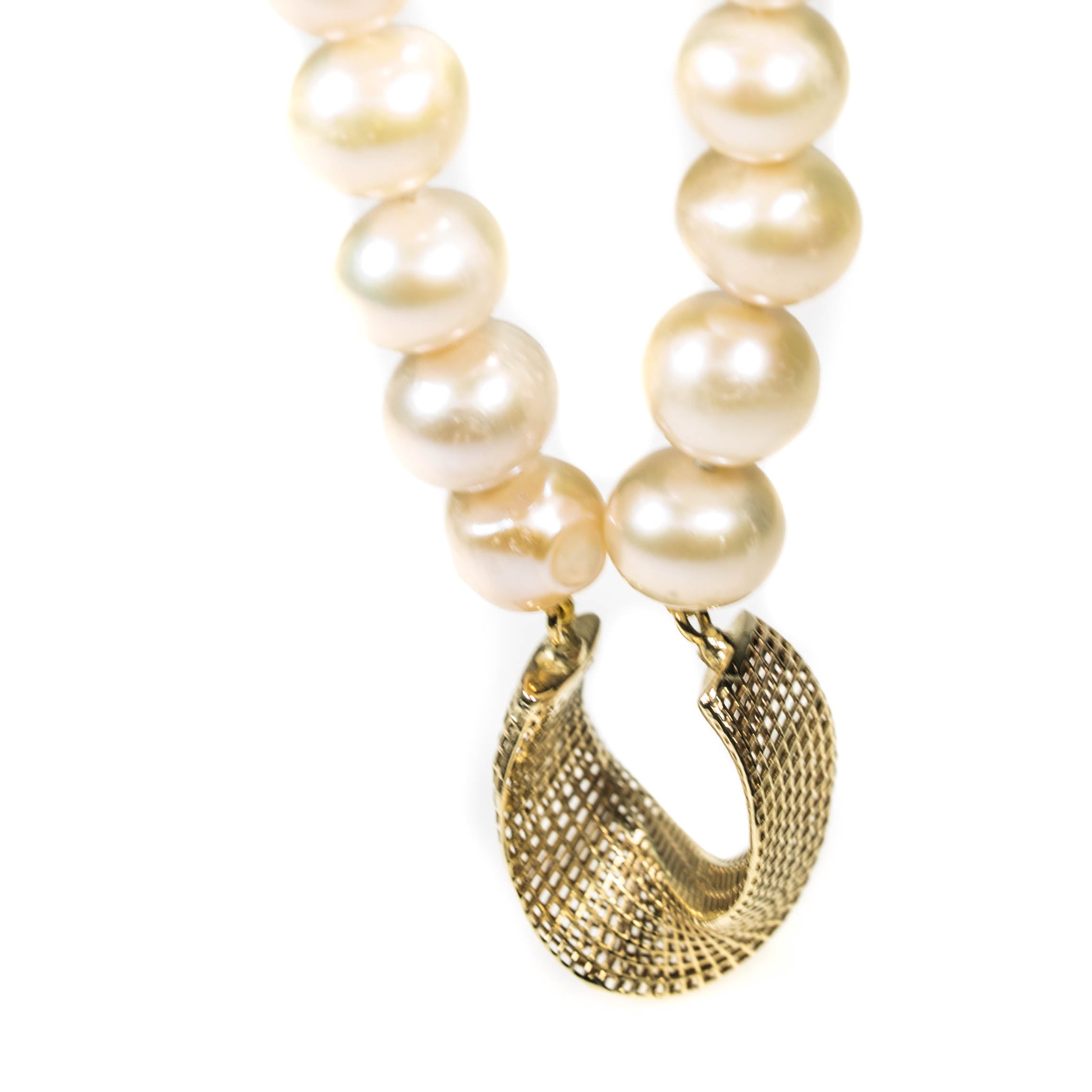 14K - Modern Freshwater Pearls Necklace - Net mobius center piece