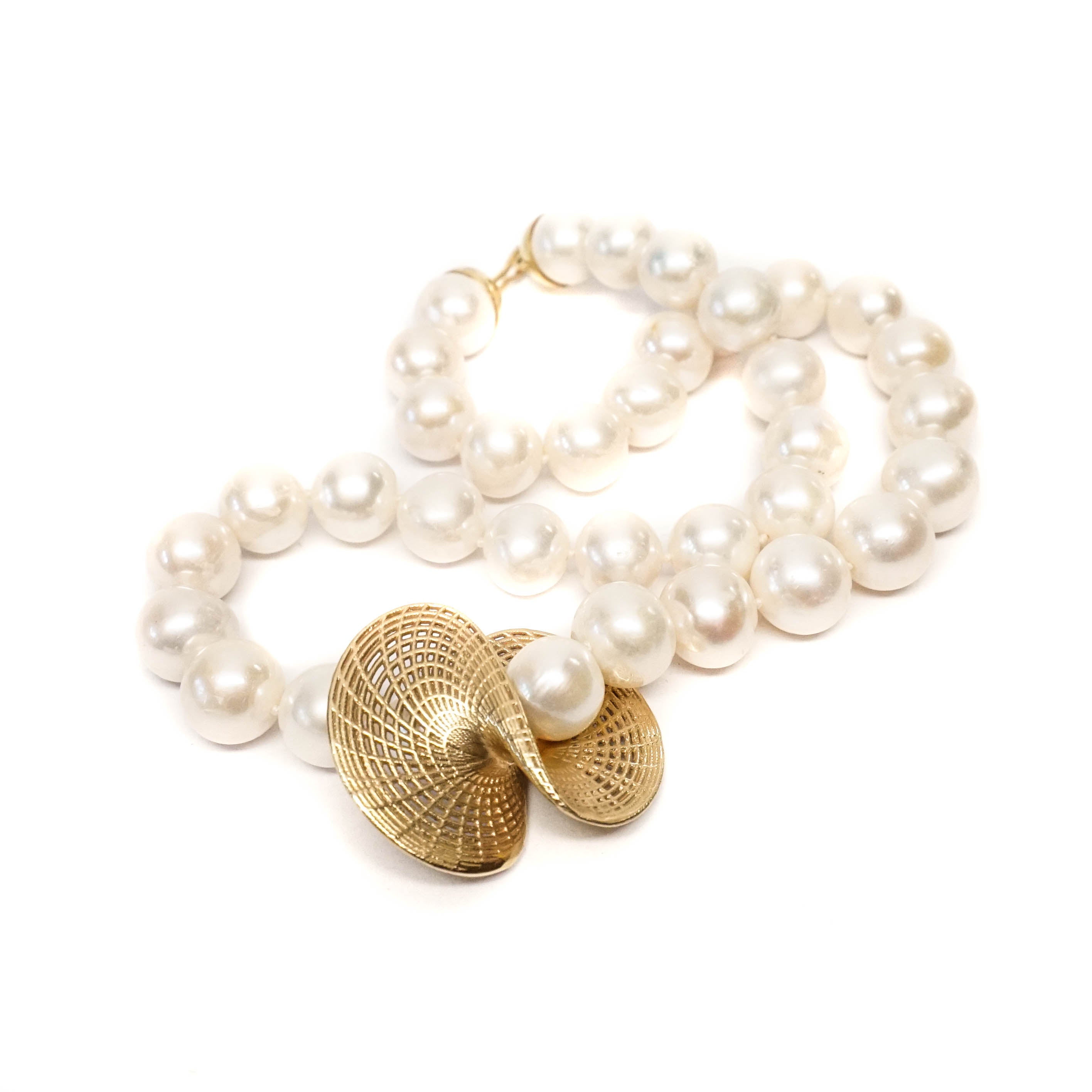 14K yellow gold- Sweetwater Pearls Unique Necklace - Twisted disk Pendant