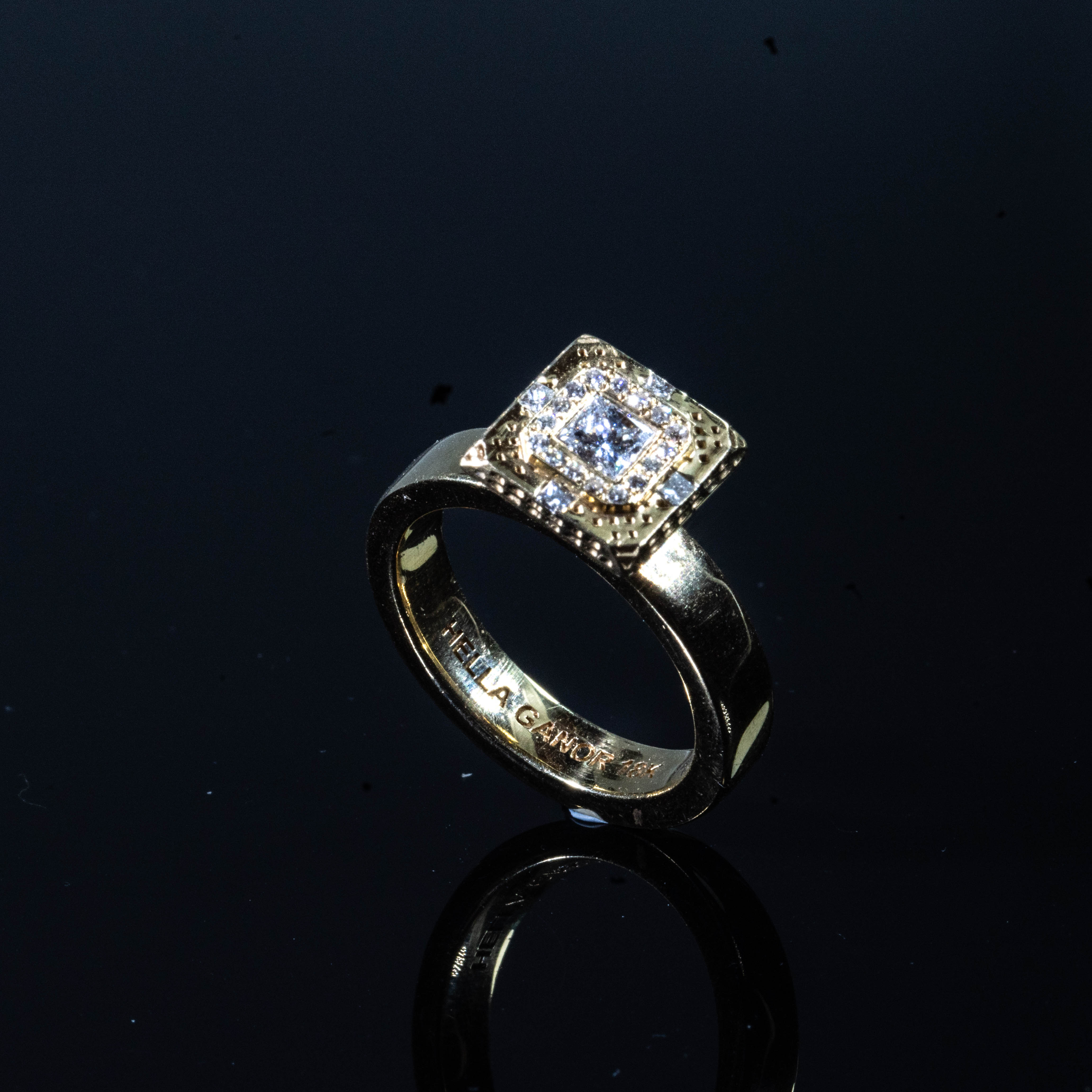 18K yellow gold - Large Unique Square Diamond solitaire cocktail  Ring