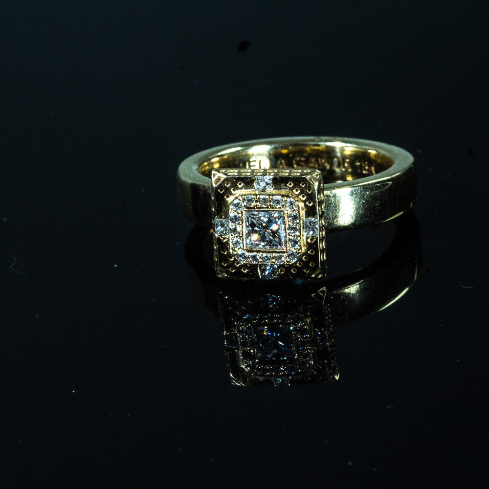 18K yellow gold - Large Unique Square Diamond solitaire Ring