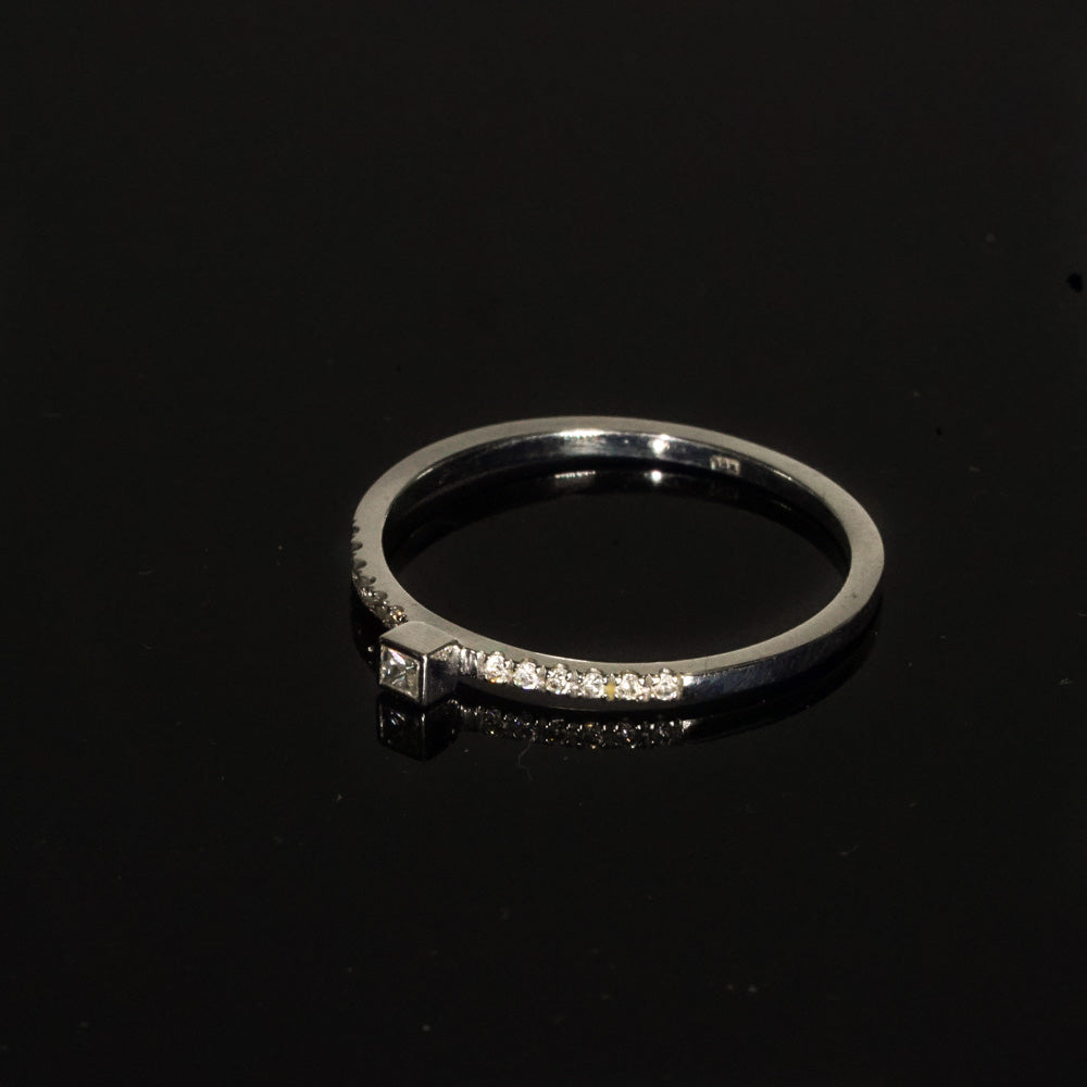 18K White Gold Solitaire Diamond Ring