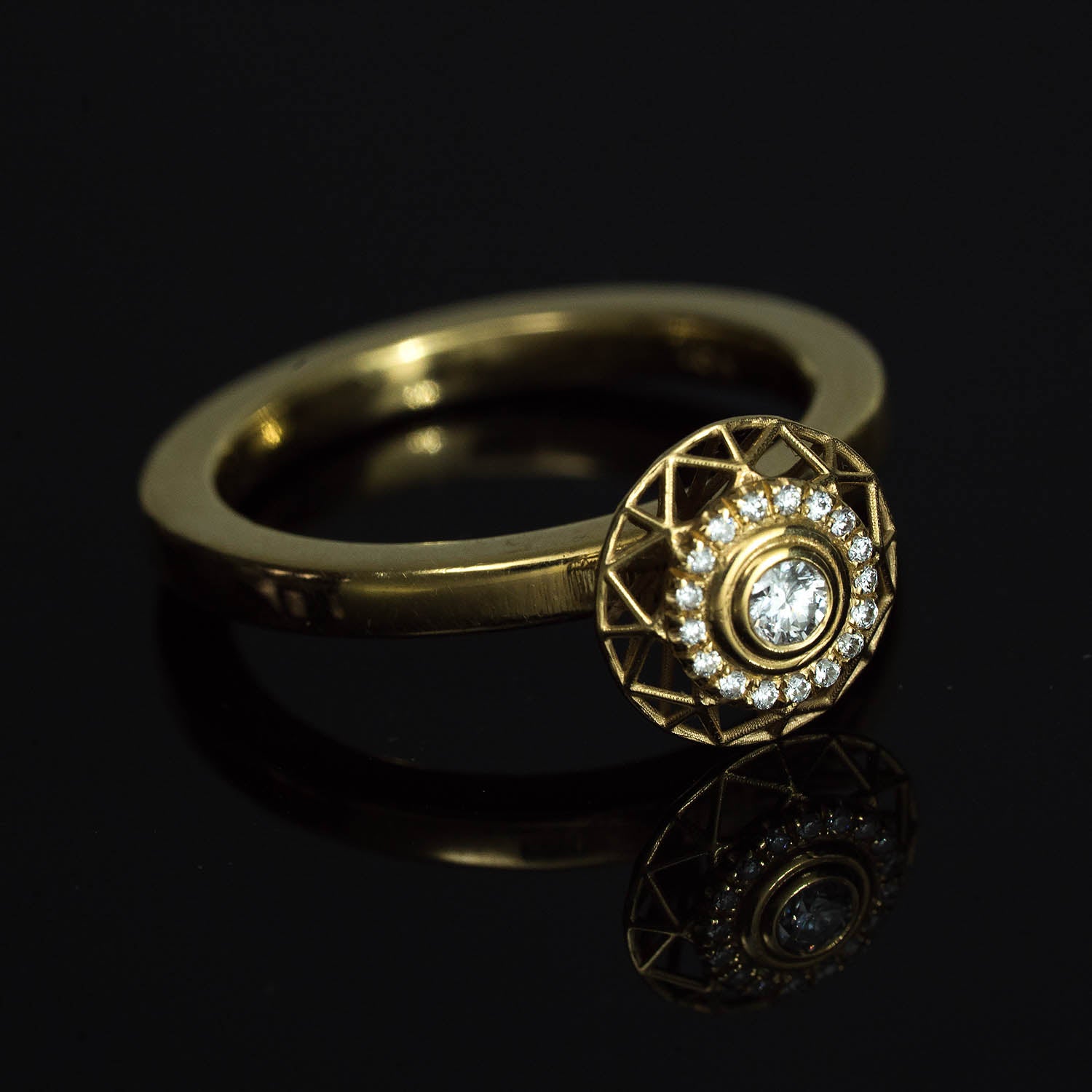 18k-  Diamond Shape #1 Ring