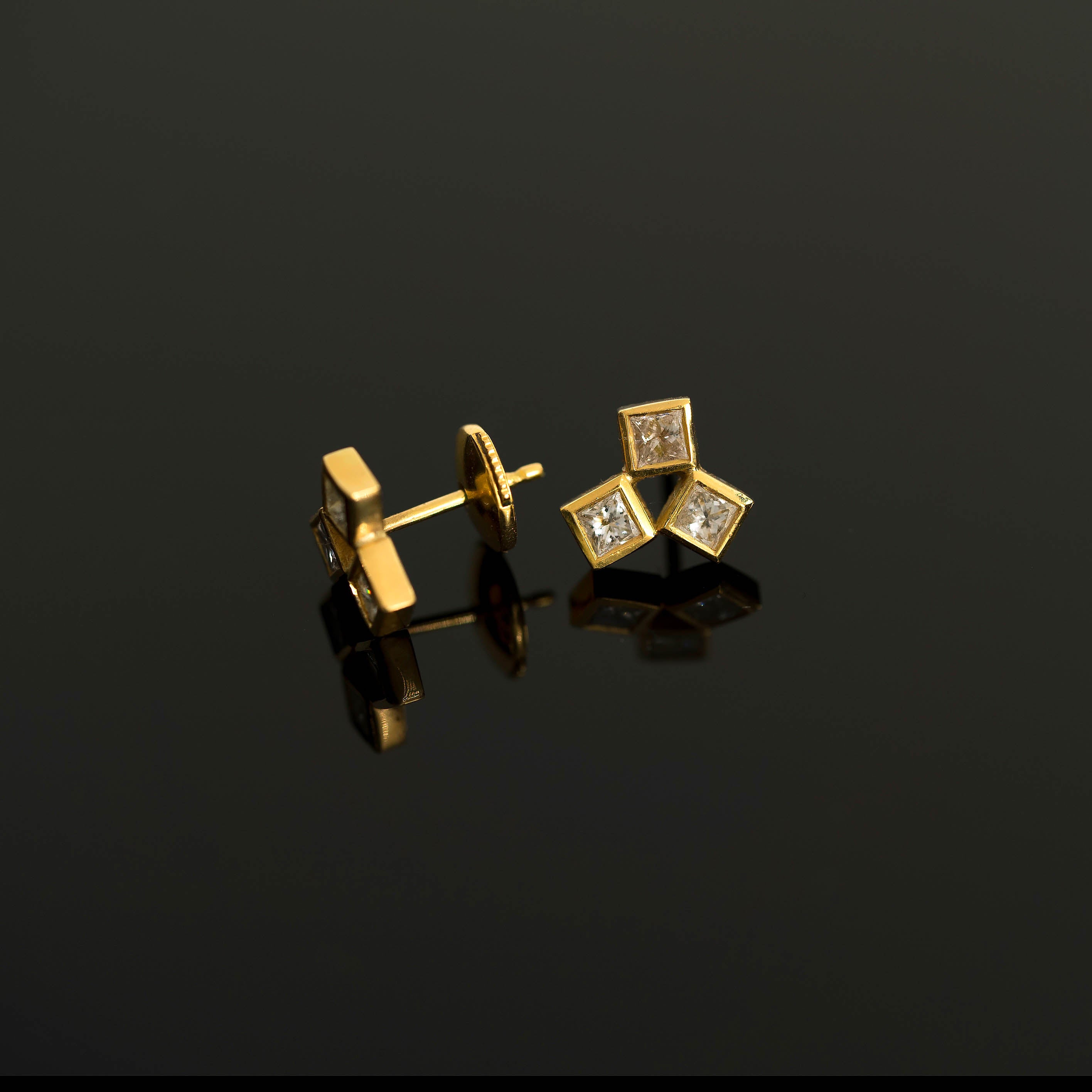 18k yellow gold - VS 3 Princess Diamond Cluster Earrings
