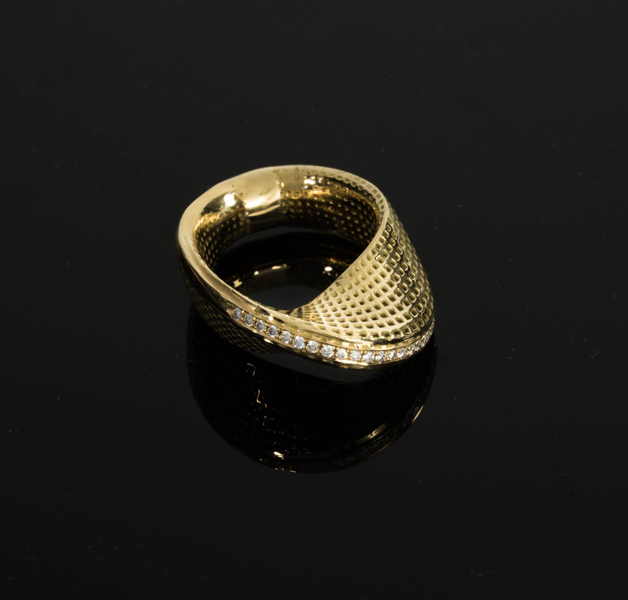 18K Diamonds Unique Ring (Half Mobius #1)