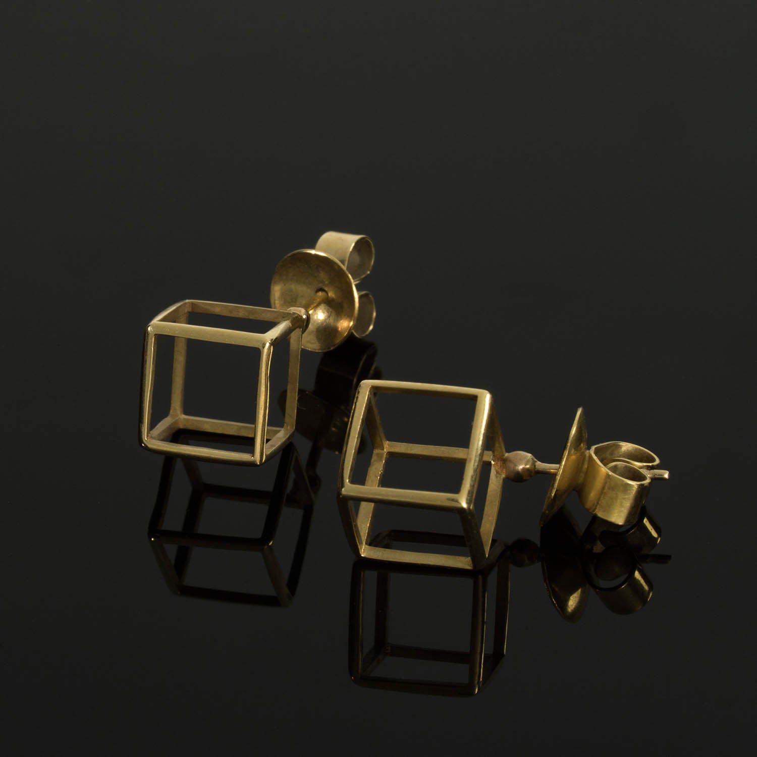 18k - Geometric Stud Cube Earrings