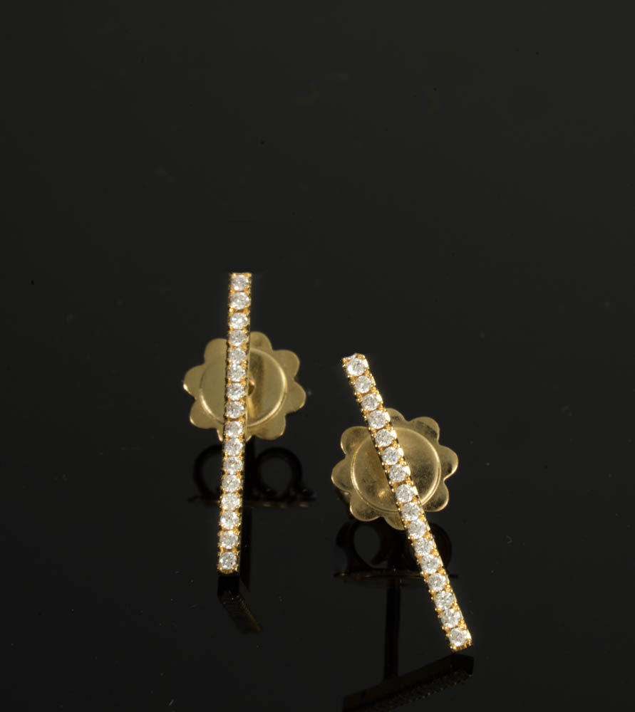 18K- Bar Studs Earrings -16 Diamonds