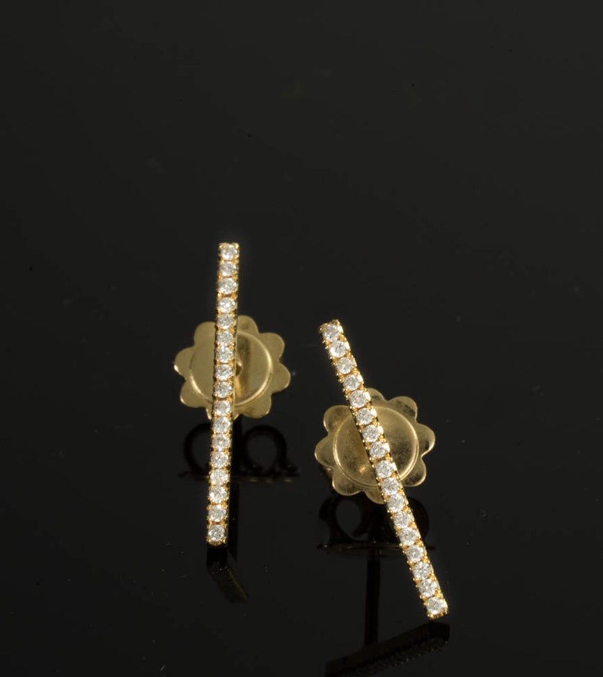 18K- Bar Studs Earrings 17 Diamonds