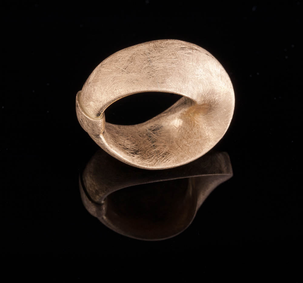 18K yellow gold - SOLID Mobius #1 statement Ring