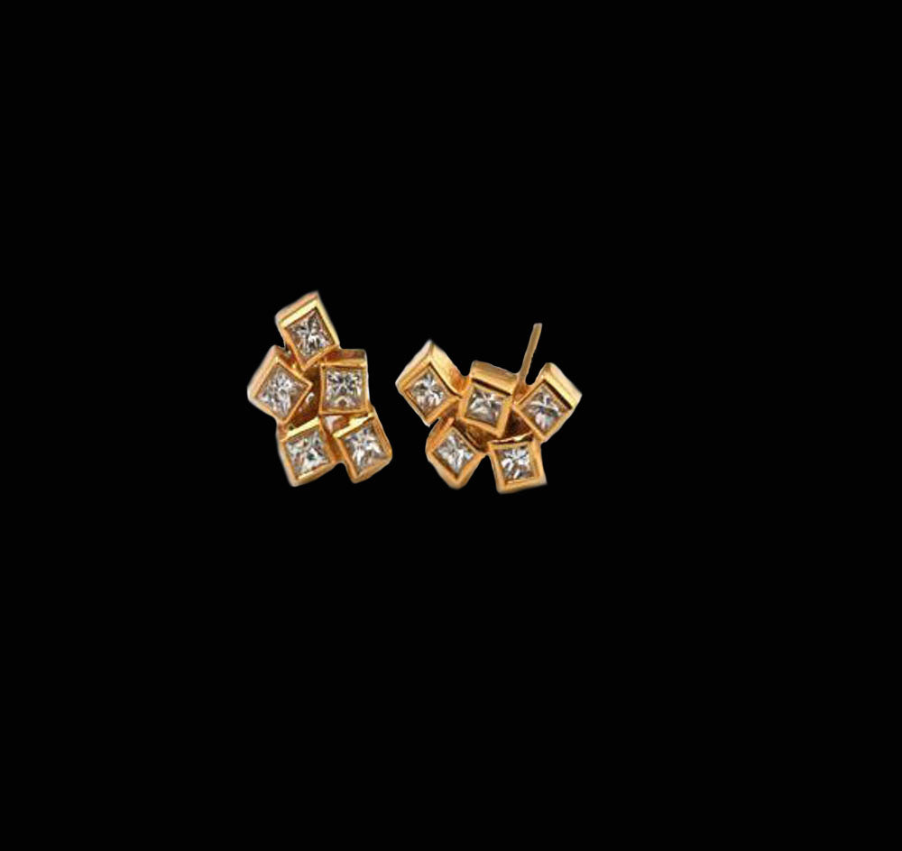 18K- 5 cubes Diamonds Stud Earrings