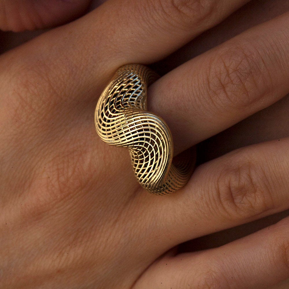 hand model wearing 18K yellow gold - Top Twisted Net unique Ring