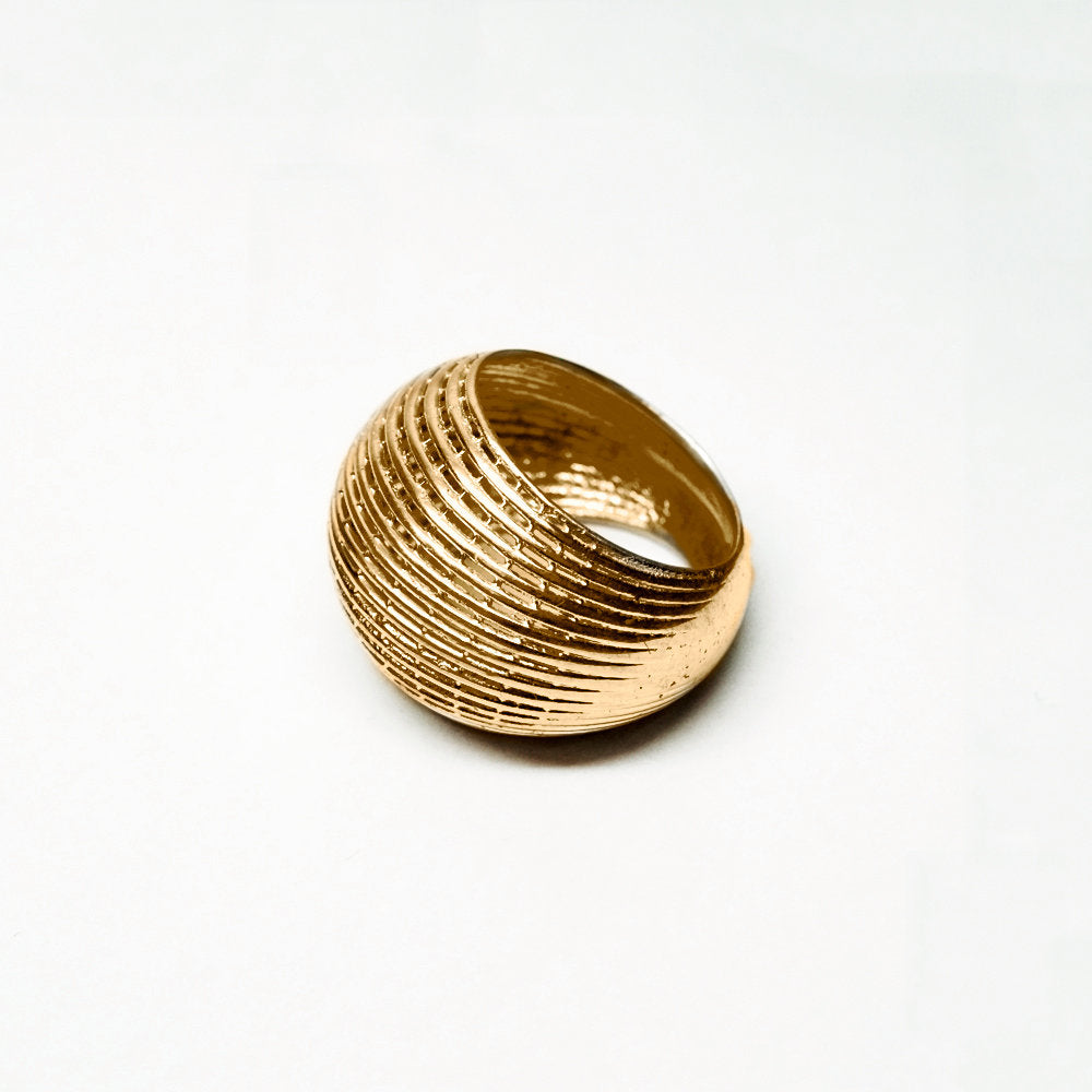 14k net ring in classic Bombe structure.
